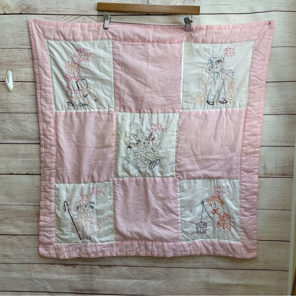 VINTAGE HANDMADE AND HAND EMBROIDERED NURSERY RHYME BABY QUILT